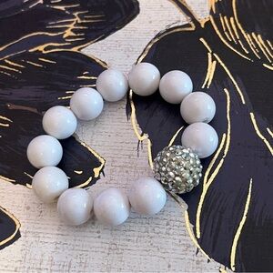 5/$25 Vintage chunky White Beaded Bracelet with Silver CZ Accent Bead A2